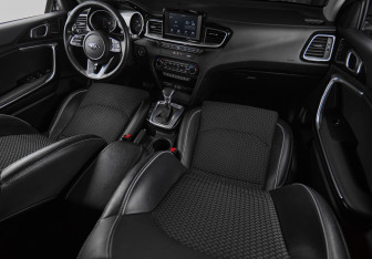 Подержанный автомобиль Kia Ceed Wagon 2019 года (17 фото)