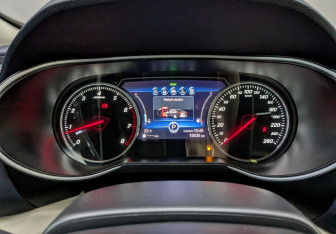 Подержанный автомобиль Hongqi H5 2022 года (4 фото)