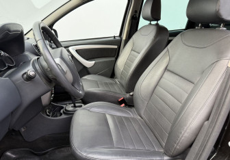 Подержанный автомобиль Nissan Terrano 2016 года (10 фото)