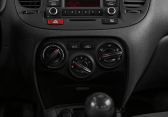 Подержанный автомобиль Kia Rio Sedan 2010 года (13 фото)