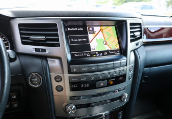 Подержанный автомобиль Lexus LX 2013 года (20 фото)