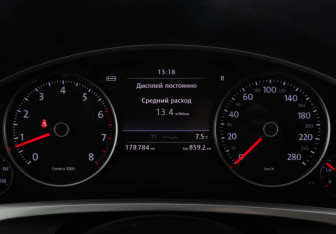 Подержанный автомобиль Volkswagen Touareg 2014 года (11 фото)