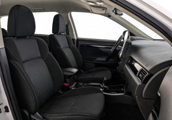 Подержанный автомобиль Mitsubishi Outlander 2019 года (24 фото)