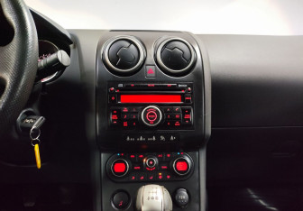 Подержанный автомобиль Nissan Qashqai 2009 года (15 фото)