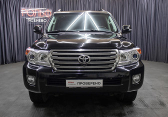 Подержанный автомобиль Toyota Land Cruiser Suv 2015 года (2 фото)