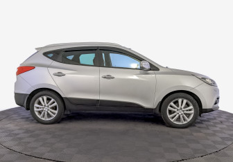 Подержанный автомобиль Hyundai ix35 2014 года (4 фото)