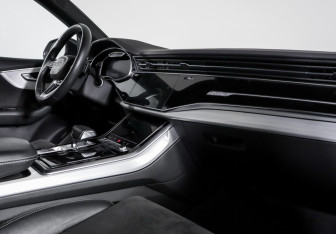 Подержанный автомобиль Audi Q8 2018 года (9 фото)