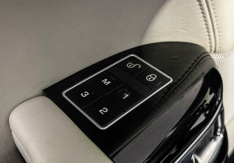 Подержанный автомобиль Land Rover Range Rover 2013 года (18 фото)