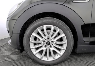 Подержанный автомобиль MINI Clubman Wagon 2019 года (18 фото)