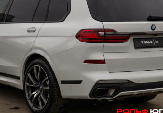 Подержанный автомобиль BMW X7 2020 года (25 фото)