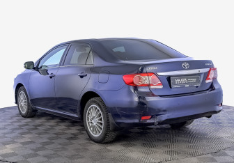 Подержанный автомобиль Toyota Corolla Sedan 2012 года (7 фото)