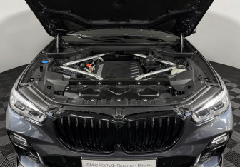 Подержанный автомобиль BMW X5 2020 года (10 фото)