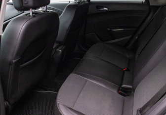 Подержанный автомобиль Opel Astra Hatchback 2011 года (11 фото)