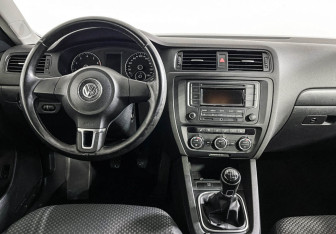Подержанный автомобиль Volkswagen Jetta Sedan 2014 года (12 фото)