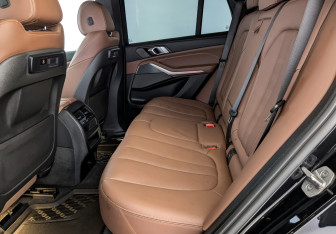 Подержанный автомобиль BMW X5 2021 года (18 фото)