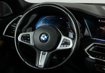 Подержанный автомобиль BMW X5 2021 года (15 фото)