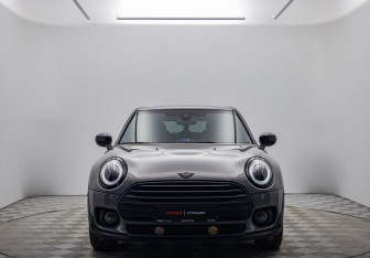 Подержанный автомобиль MINI Clubman Wagon 2021 года (2 фото)