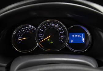 Подержанный автомобиль Renault Sandero 2016 года (13 фото)