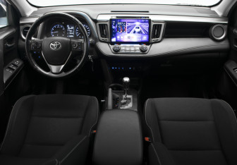 Подержанный автомобиль Toyota RAV4 2016 года (8 фото)