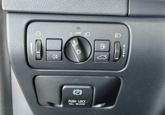 Подержанный автомобиль Volvo S60 2011 года (20 фото)