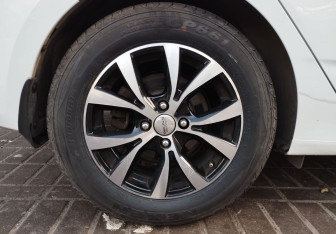 Подержанный автомобиль Hyundai Solaris Hatchback 2016 года (13 фото)