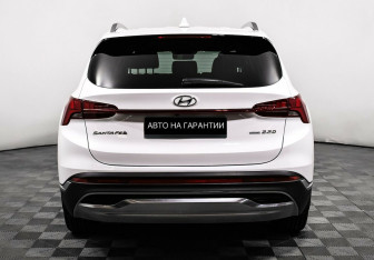 Подержанный автомобиль Hyundai Santa Fe 2022 года (6 фото)