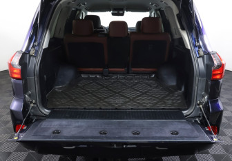 Подержанный автомобиль Lexus LX 2015 года (9 фото)
