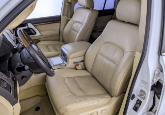 Подержанный автомобиль Toyota Land Cruiser Suv 2016 года (21 фото)