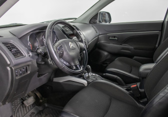 Подержанный автомобиль Citroen C4 Aircross 2012 года (10 фото)