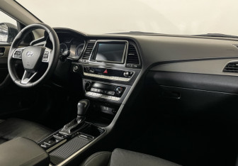 Подержанный автомобиль Hyundai Sonata 2018 года (9 фото)