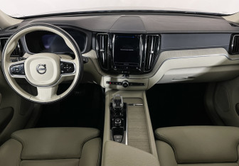 Подержанный автомобиль Volvo XC60 2021 года (12 фото)