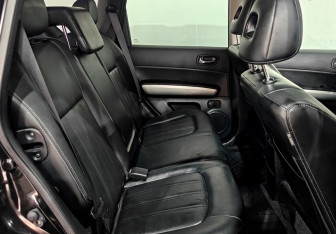 Подержанный автомобиль Nissan X-Trail 2013 года (11 фото)