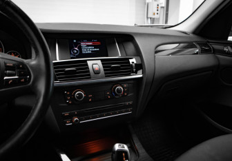 Подержанный автомобиль BMW X3 2014 года (18 фото)