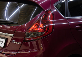 Подержанный автомобиль Ford Fiesta Hatchback 2011 года (22 фото)