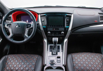 Подержанный автомобиль Mitsubishi Montero Sport 2022 года (14 фото)