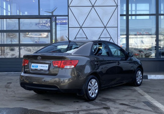 Подержанный автомобиль Kia Cerato Sedan 2011 года (5 фото)
