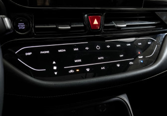 Подержанный автомобиль Москвич 3 2023 года (20 фото)