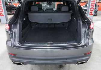 Подержанный автомобиль Porsche Cayenne 2019 года (10 фото)