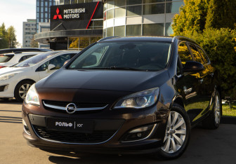 Подержанный автомобиль Opel Astra Wagon 2012 года (19 фото)