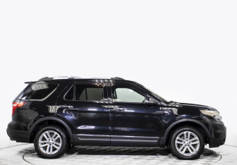 Подержанный автомобиль Ford Explorer 2012 года (4 фото)