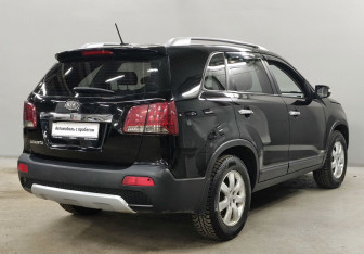 Подержанный автомобиль Kia Sorento 2012 года (5 фото)