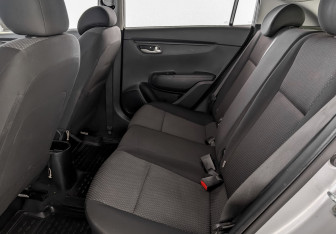 Подержанный автомобиль Kia Rio Hatchback 2021 года (12 фото)