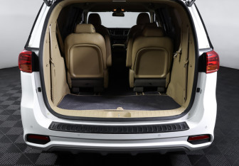 Подержанный автомобиль Kia Carnival 2019 года (10 фото)