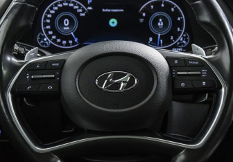 Подержанный автомобиль Hyundai Sonata 2019 года (13 фото)