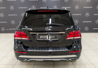 Подержанный автомобиль Mercedes-Benz GLE 2018 года (6 фото)