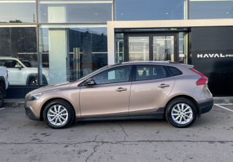 Подержанный автомобиль Volvo V40 Cross Country 2013 года (8 фото)