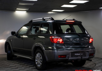 Подержанный автомобиль Mitsubishi Outlander 2006 года (27 фото)