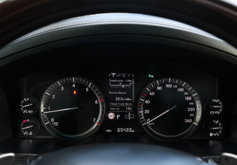 Подержанный автомобиль Lexus LX 2017 года (14 фото)