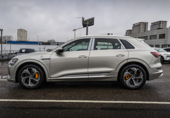 Новый Audi e-tron 2023 (10 фото)