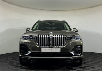 Подержанный автомобиль BMW X7 2021 года (3 фото)